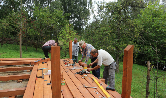 Die Terrasse nimmt Gestalt an – Foto: Theres Schimansky